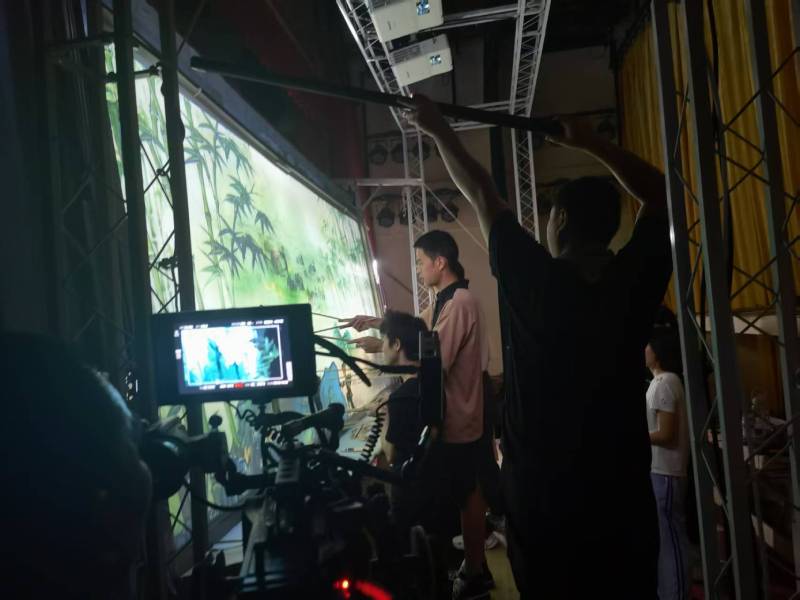 荣昌TVC拍摄公司：美妆时尚造梦师，雕琢细节中的高级质感